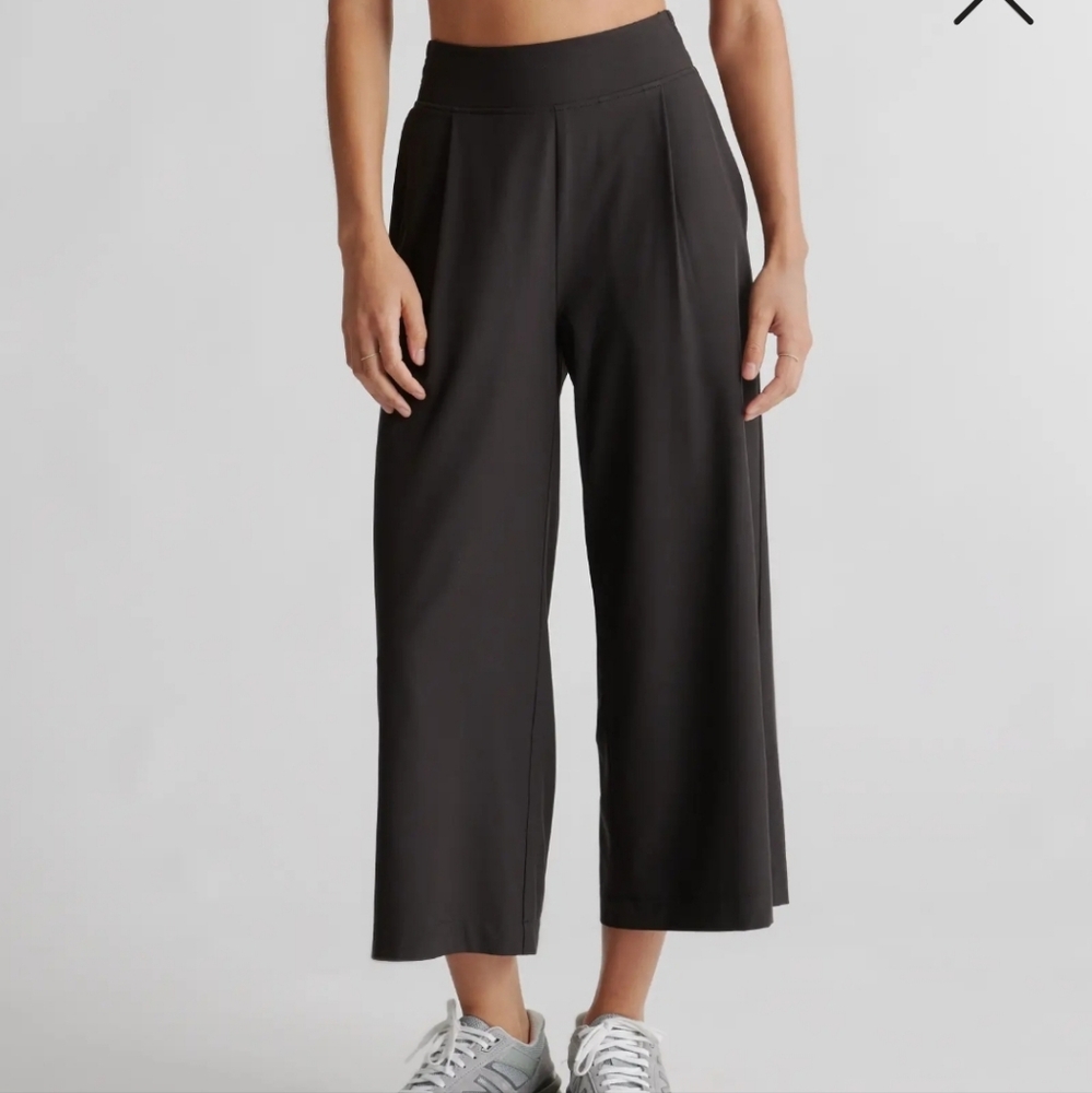 Quince Performance Tech Wide Leg Pants Medium